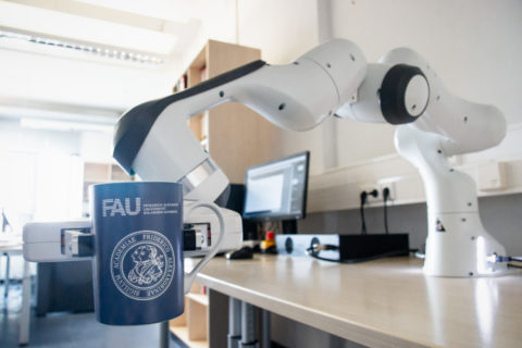 Zum Artikel "Forschungspraktikum: Investigation and Implementation of Reinforcement Learning Algorithms on a Robot Arm"